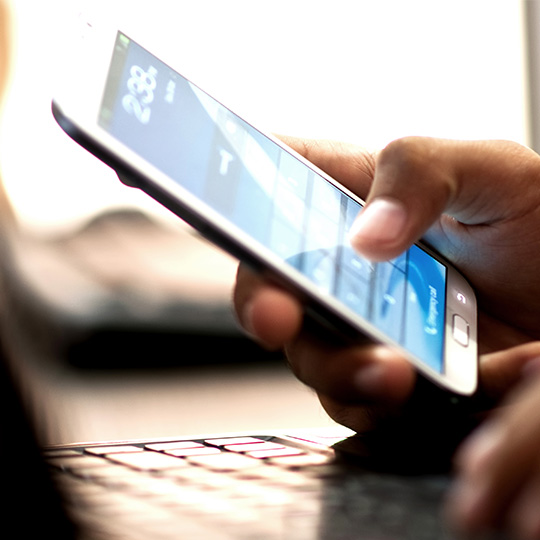 Fichando la entrada en la empresa desde el móvil