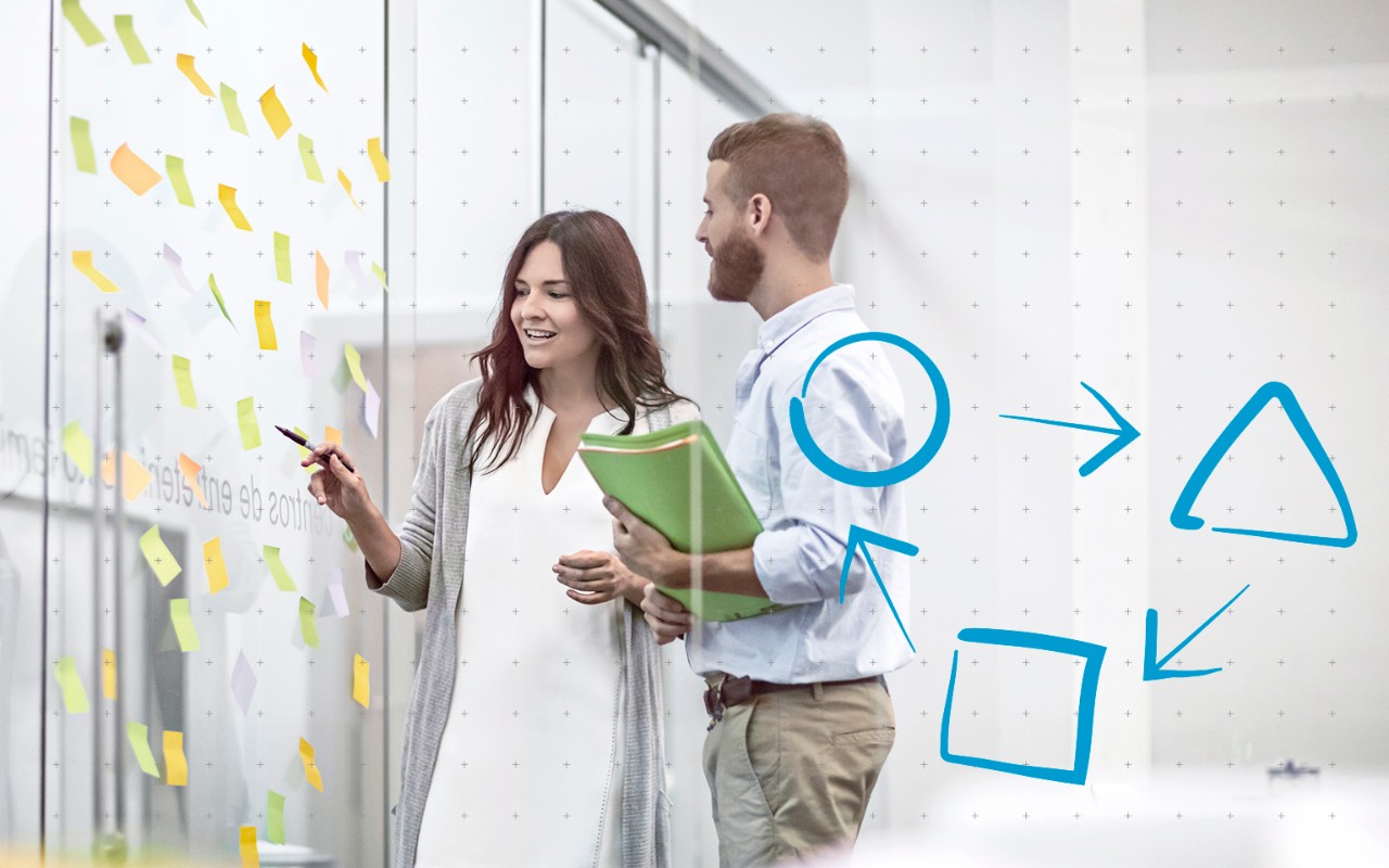 Trabajadores haciendo un mapa de procesos