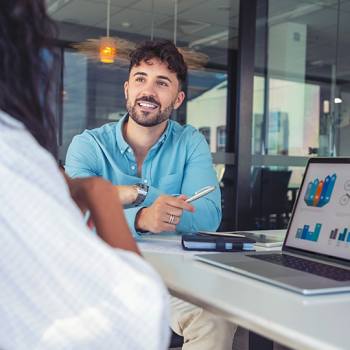 Cómo conseguir que los documentos físicos y digitales funcionen como uno solo en la era híbrida